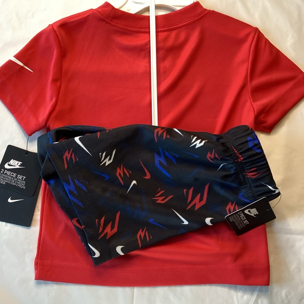 Nike Kids Matching Set in Red and Black - Picture 3 of 4